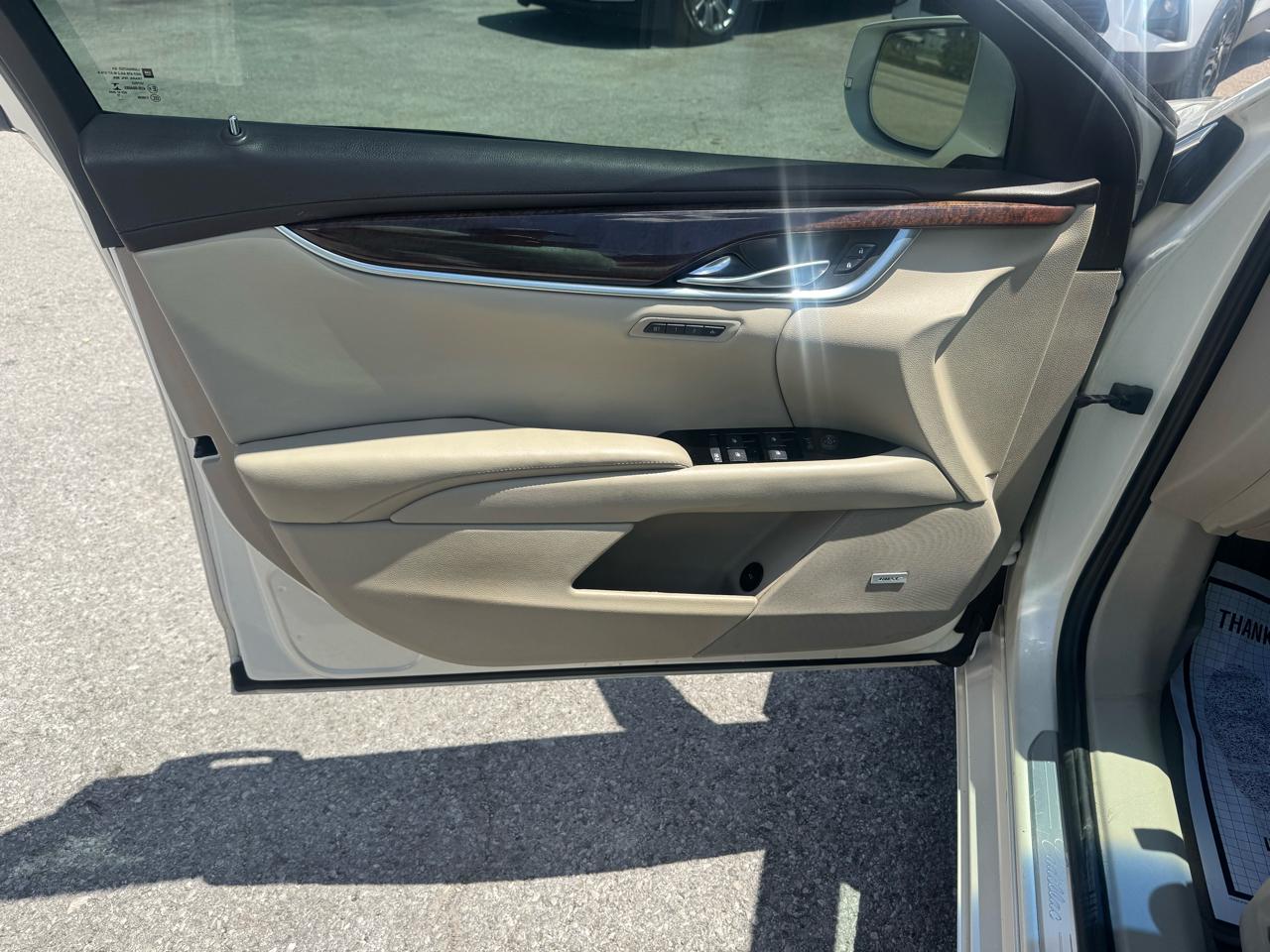 Cadillac XTS 4dr Sdn Premium FWD 2013