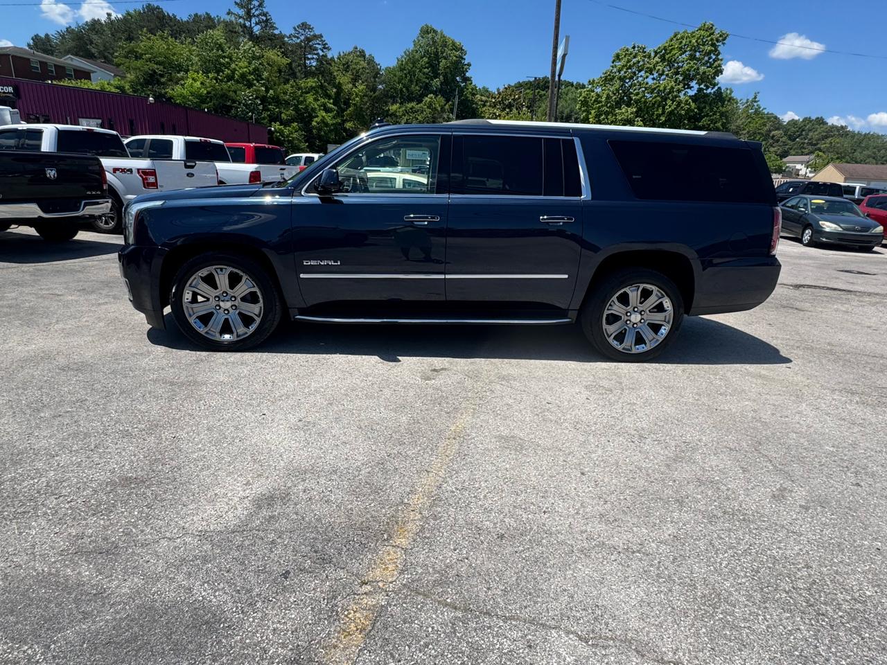 GMC Yukon XL 4WD 4dr Denali 2017