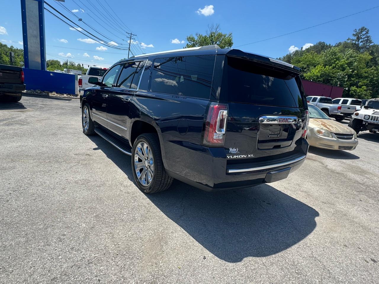 GMC Yukon XL 4WD 4dr Denali 2017