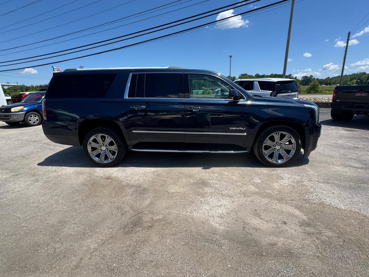 GMC Yukon XL 4WD 4dr Denali 2017