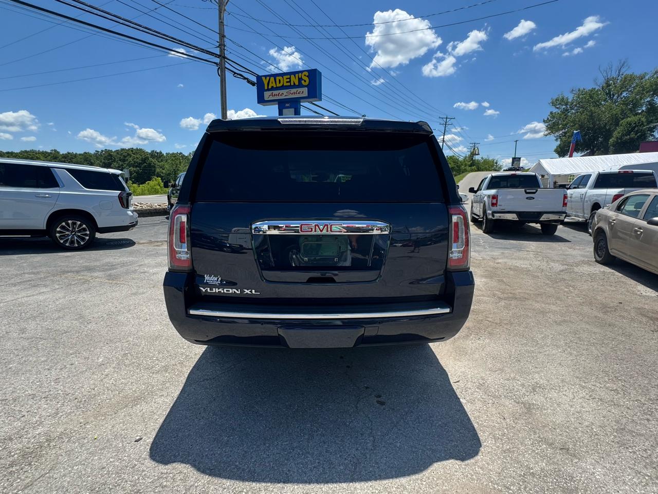 GMC Yukon XL 4WD 4dr Denali 2017