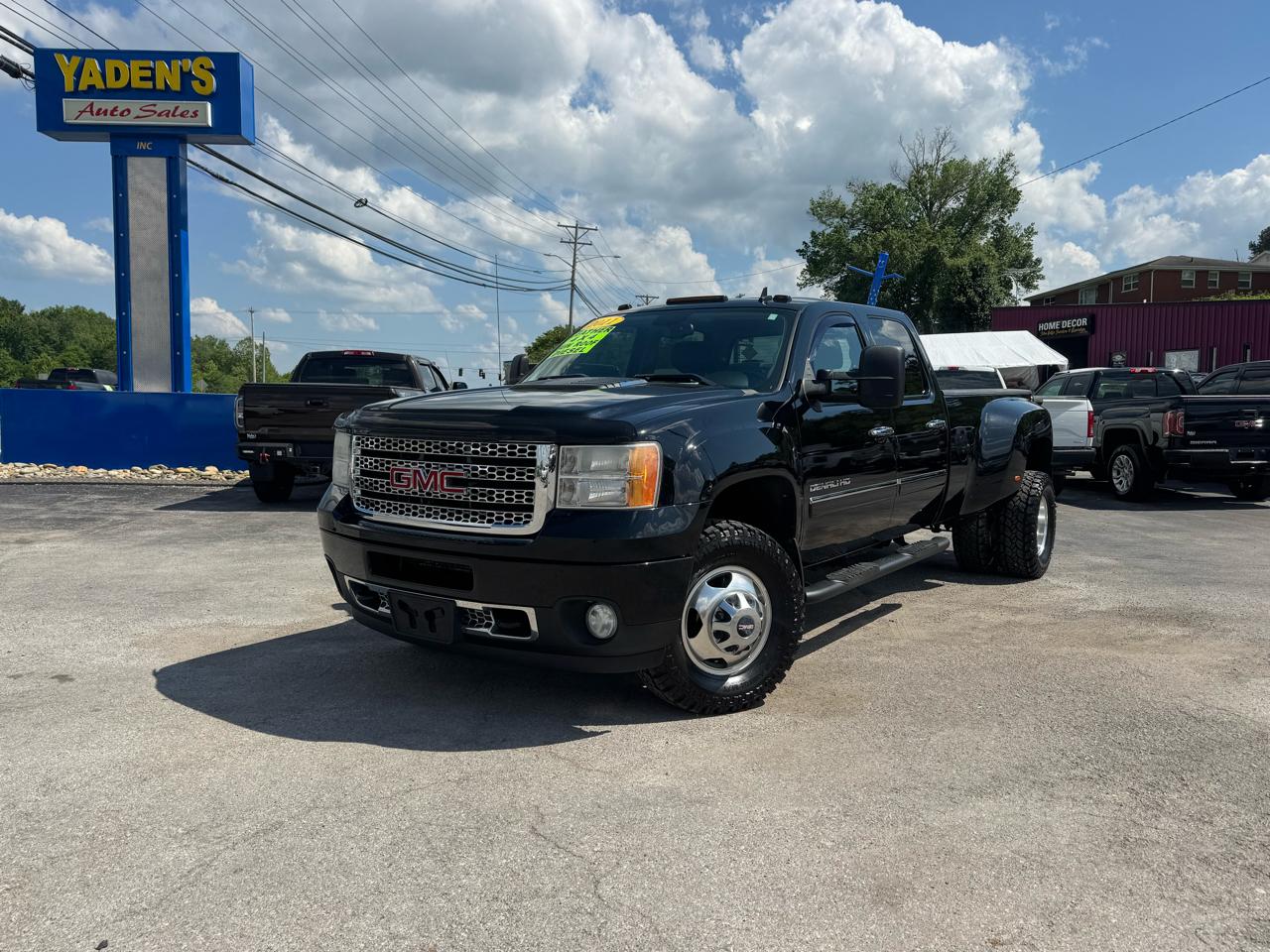GMC Sierra 3500HD 4WD Crew Cab 167.7" DRW Denali 2011