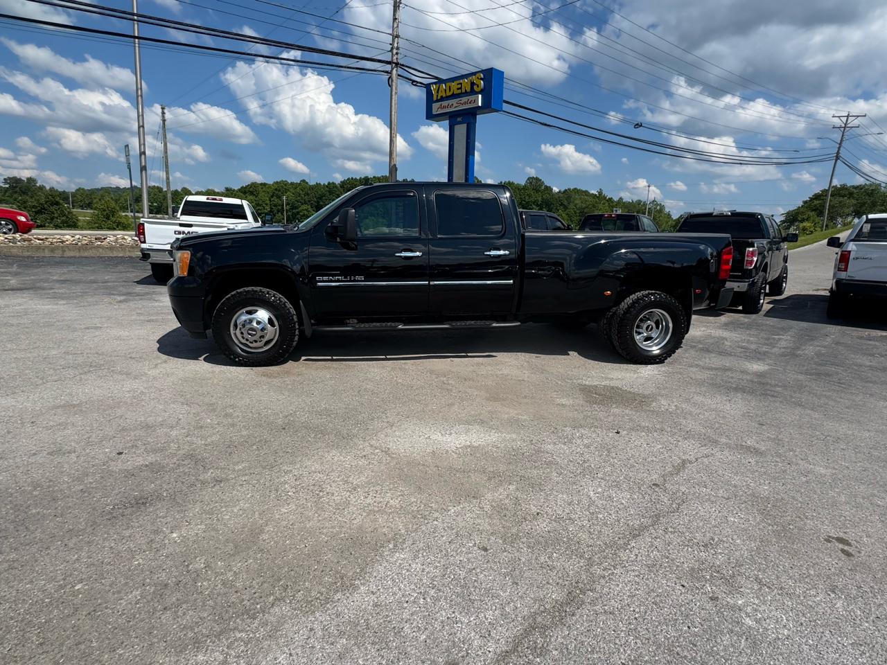 GMC Sierra 3500HD 4WD Crew Cab 167.7" DRW Denali 2011