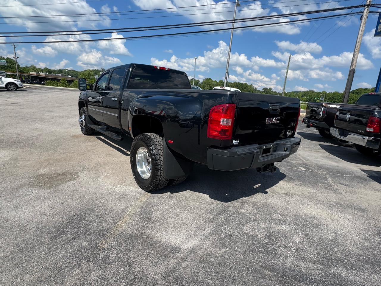 GMC Sierra 3500HD 4WD Crew Cab 167.7" DRW Denali 2011