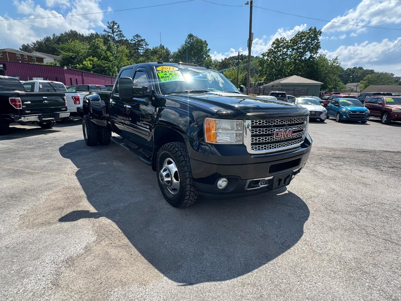 GMC Sierra 3500HD 4WD Crew Cab 167.7" DRW Denali 2011