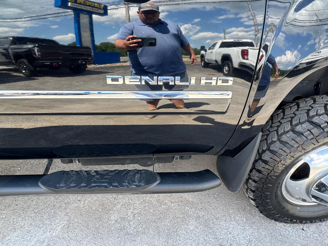 GMC Sierra 3500HD 4WD Crew Cab 167.7" DRW Denali 2011