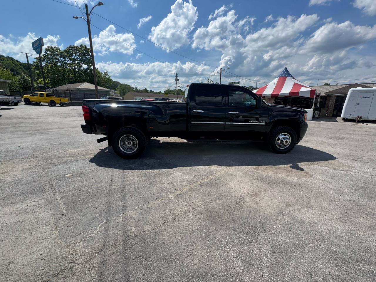 GMC Sierra 3500HD 4WD Crew Cab 167.7" DRW Denali 2011