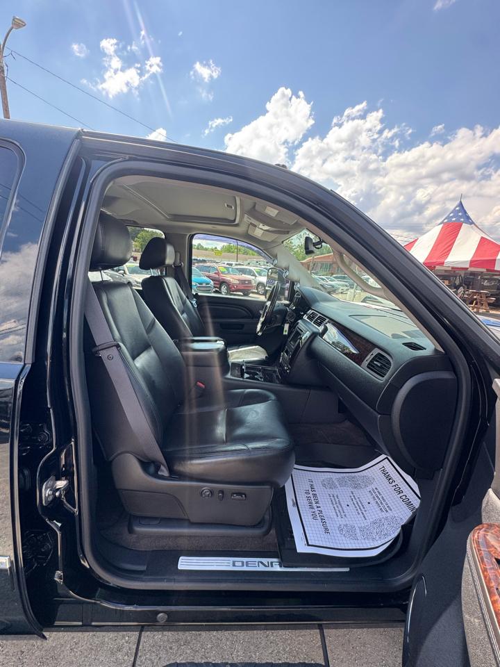 GMC Sierra 3500HD 4WD Crew Cab 167.7" DRW Denali 2011