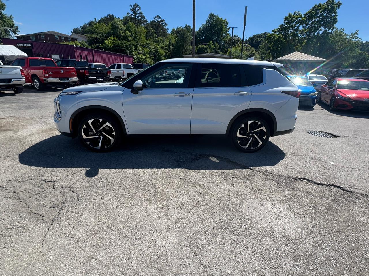 Mitsubishi Outlander SE FWD 2024