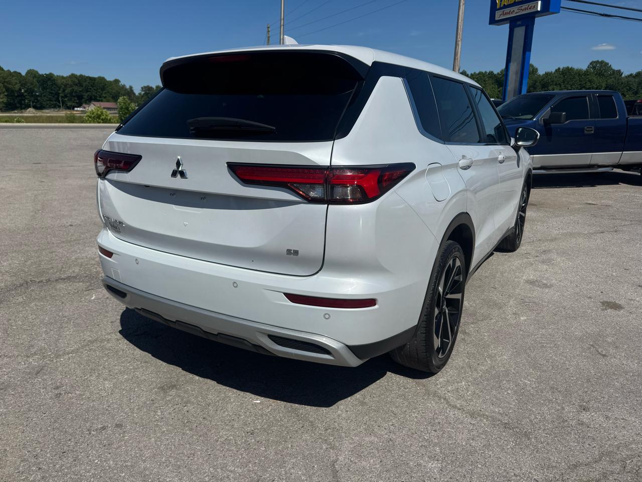 Mitsubishi Outlander SE FWD 2024