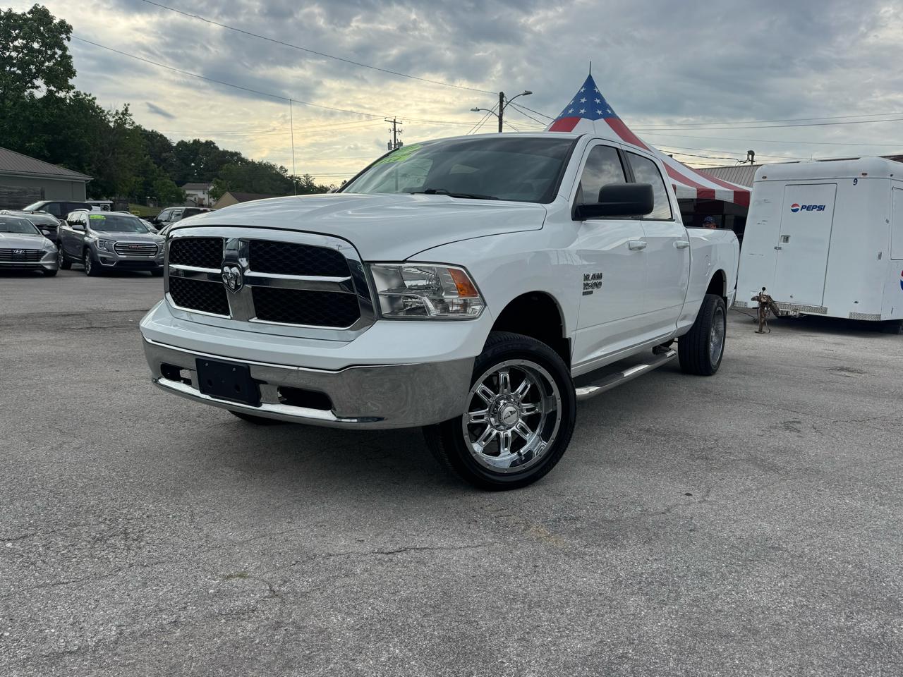 RAM 1500 Classic SLT 4x4 Crew Cab 6'4" Box 2019