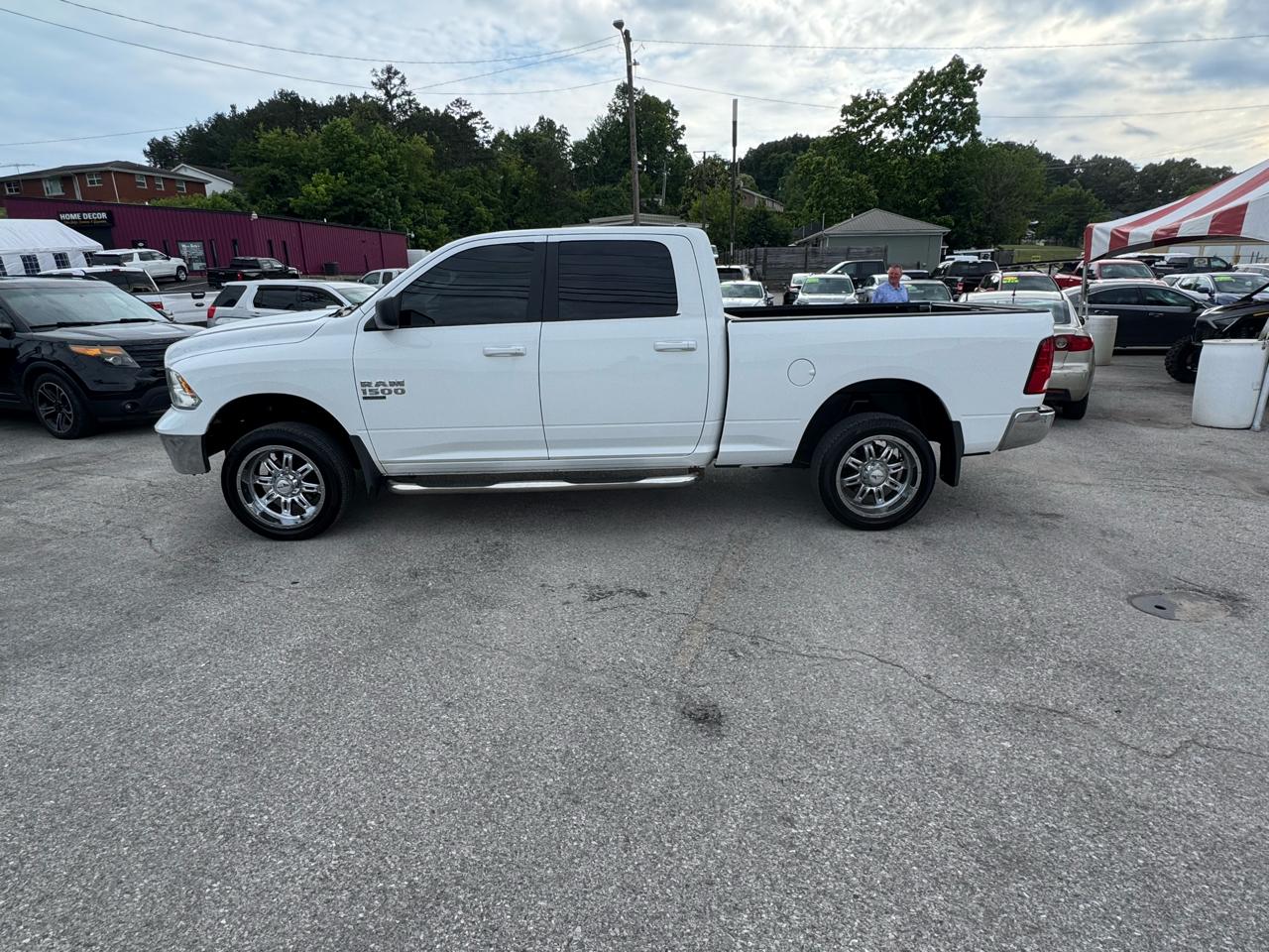 RAM 1500 Classic SLT 4x4 Crew Cab 6'4" Box 2019