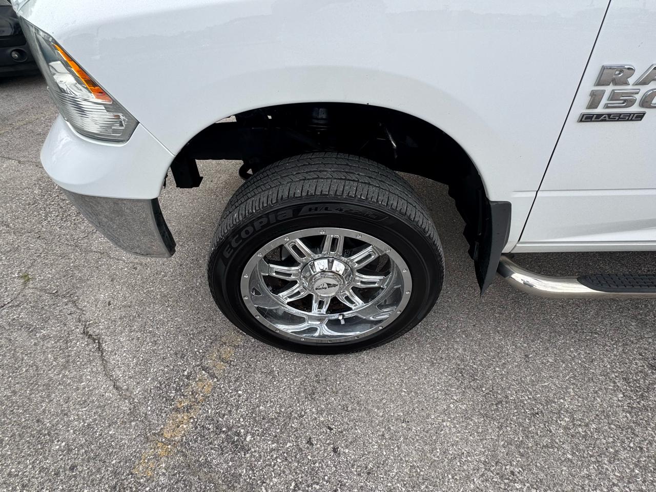 RAM 1500 Classic SLT 4x4 Crew Cab 6'4" Box 2019
