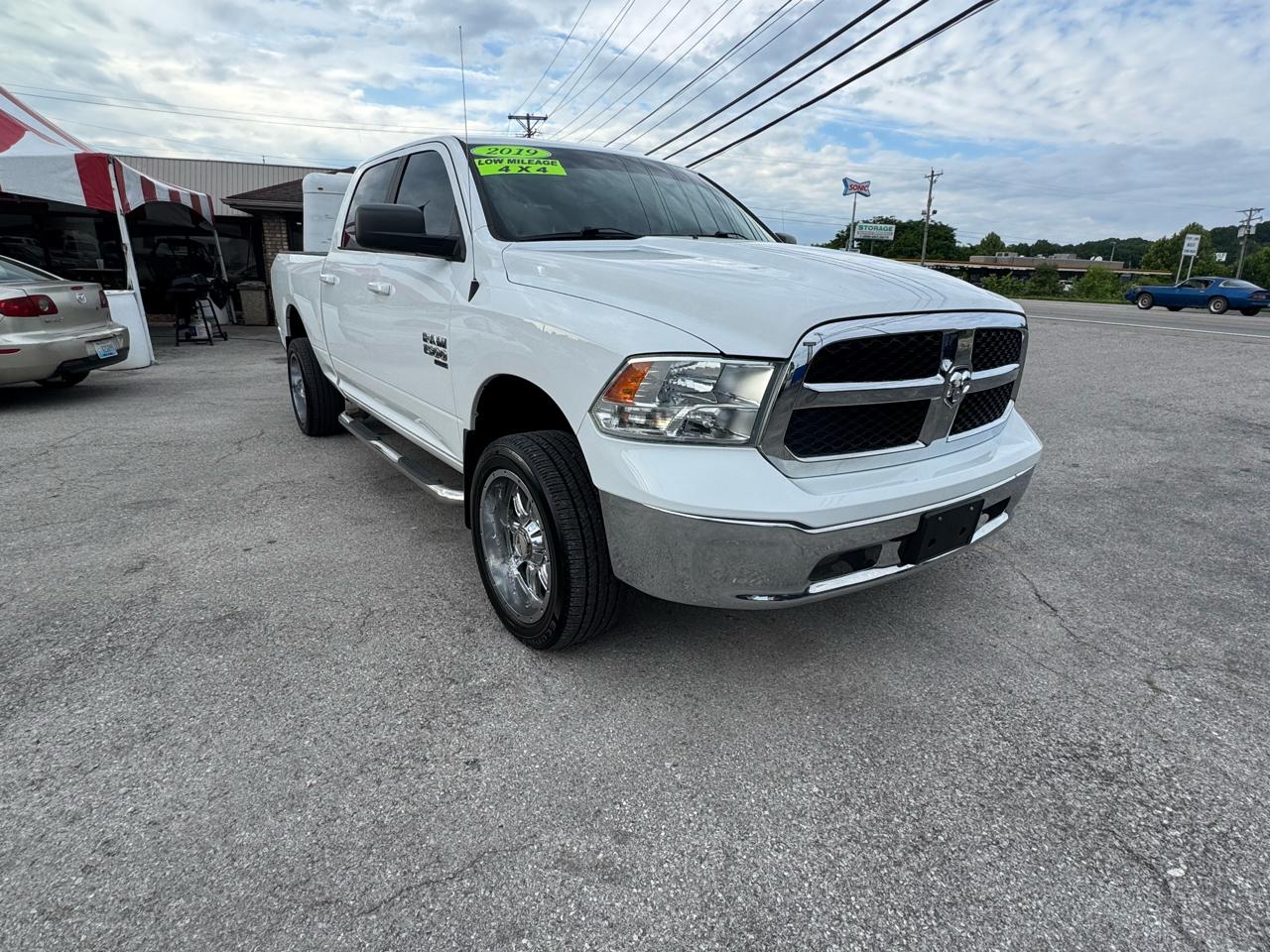 RAM 1500 Classic SLT 4x4 Crew Cab 6'4" Box 2019