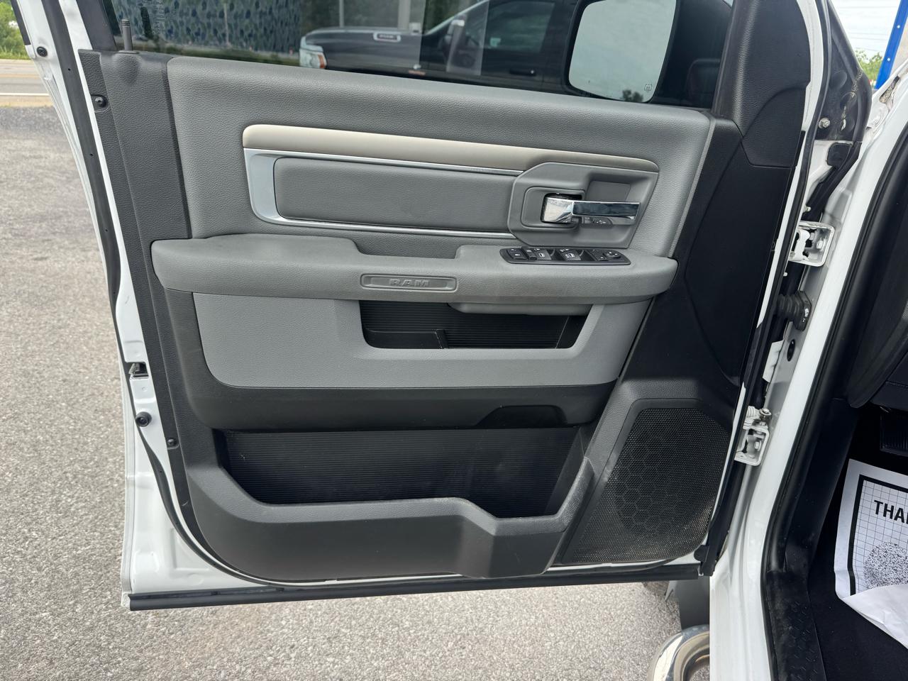 RAM 1500 Classic SLT 4x4 Crew Cab 6'4" Box 2019
