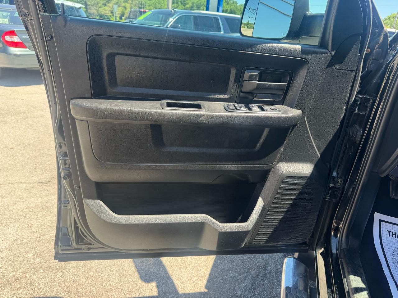 RAM 1500 4WD Quad Cab 140.5" Express 2014