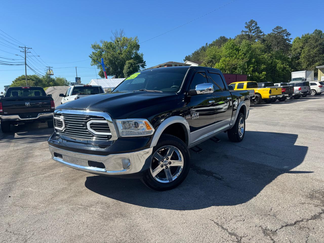 RAM 1500 4WD Crew Cab 140.5" Laramie 2014