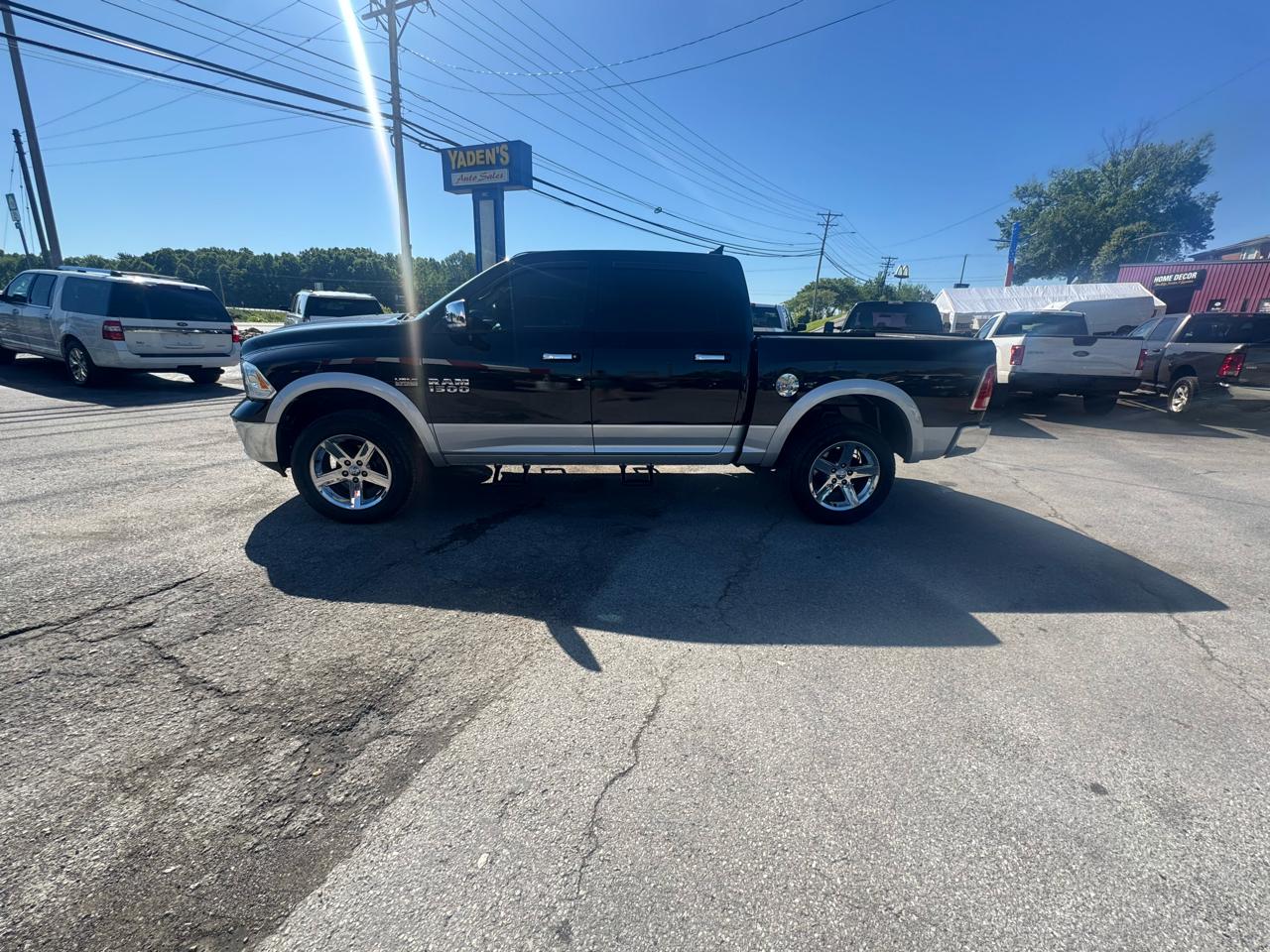 RAM 1500 4WD Crew Cab 140.5" Laramie 2014