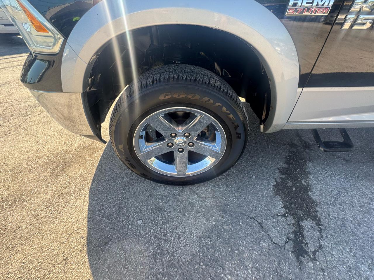 RAM 1500 4WD Crew Cab 140.5" Laramie 2014