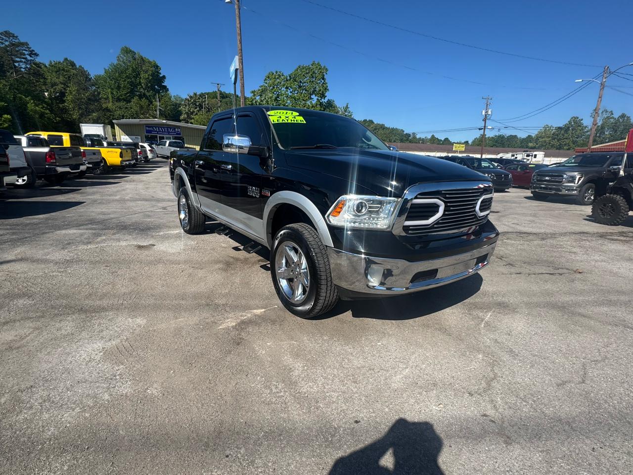 RAM 1500 4WD Crew Cab 140.5" Laramie 2014