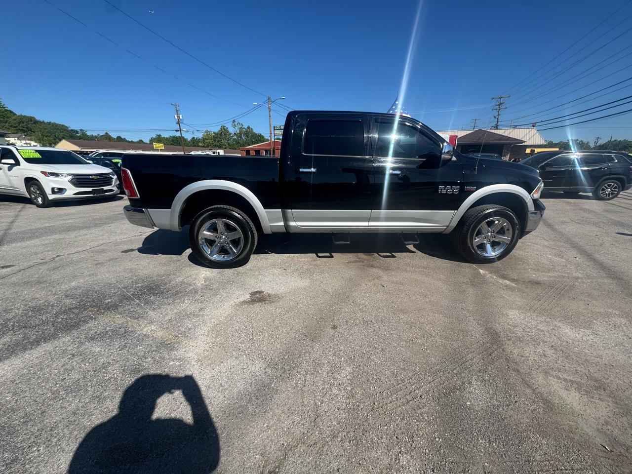 RAM 1500 4WD Crew Cab 140.5" Laramie 2014