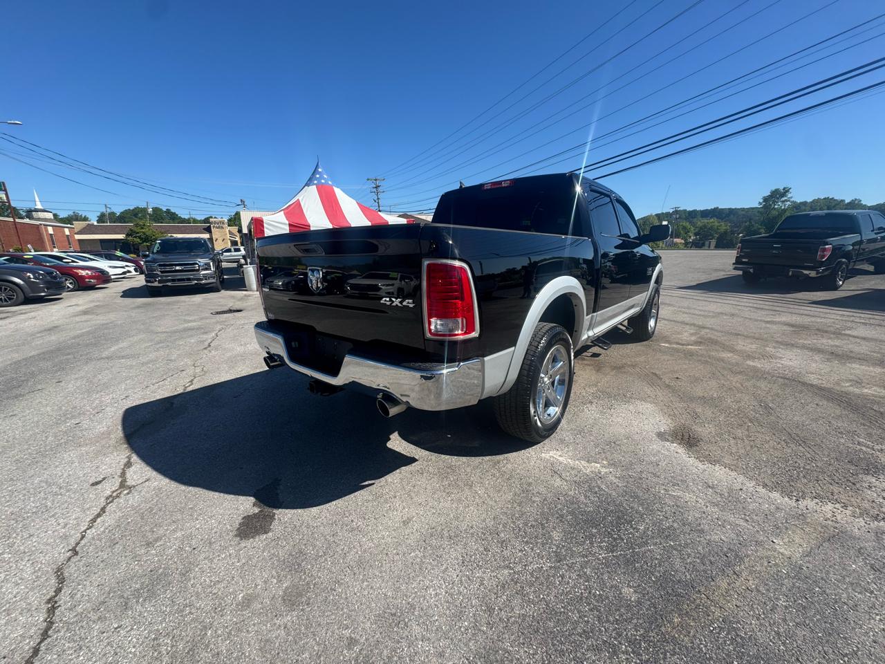 RAM 1500 4WD Crew Cab 140.5" Laramie 2014