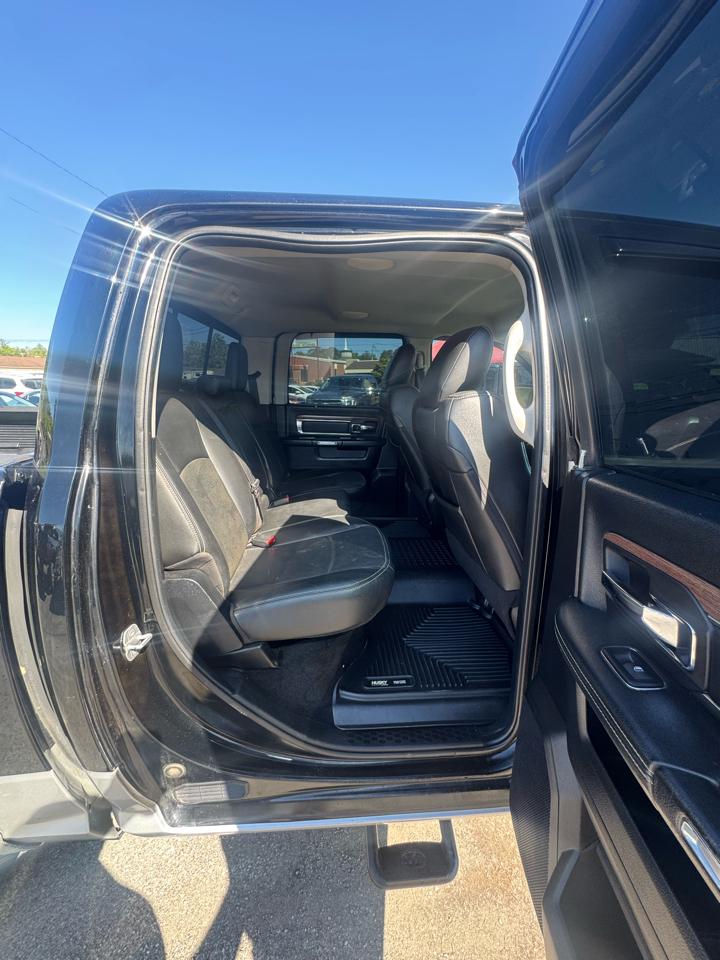 RAM 1500 4WD Crew Cab 140.5" Laramie 2014