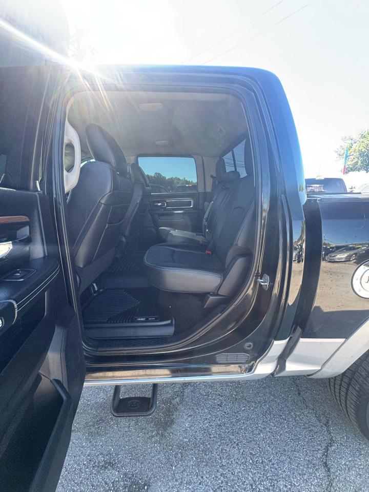 RAM 1500 4WD Crew Cab 140.5" Laramie 2014