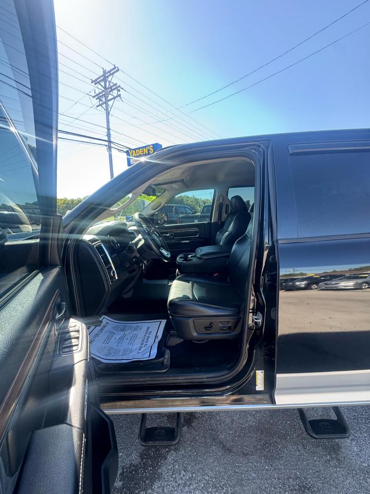 RAM 1500 4WD Crew Cab 140.5" Laramie 2014
