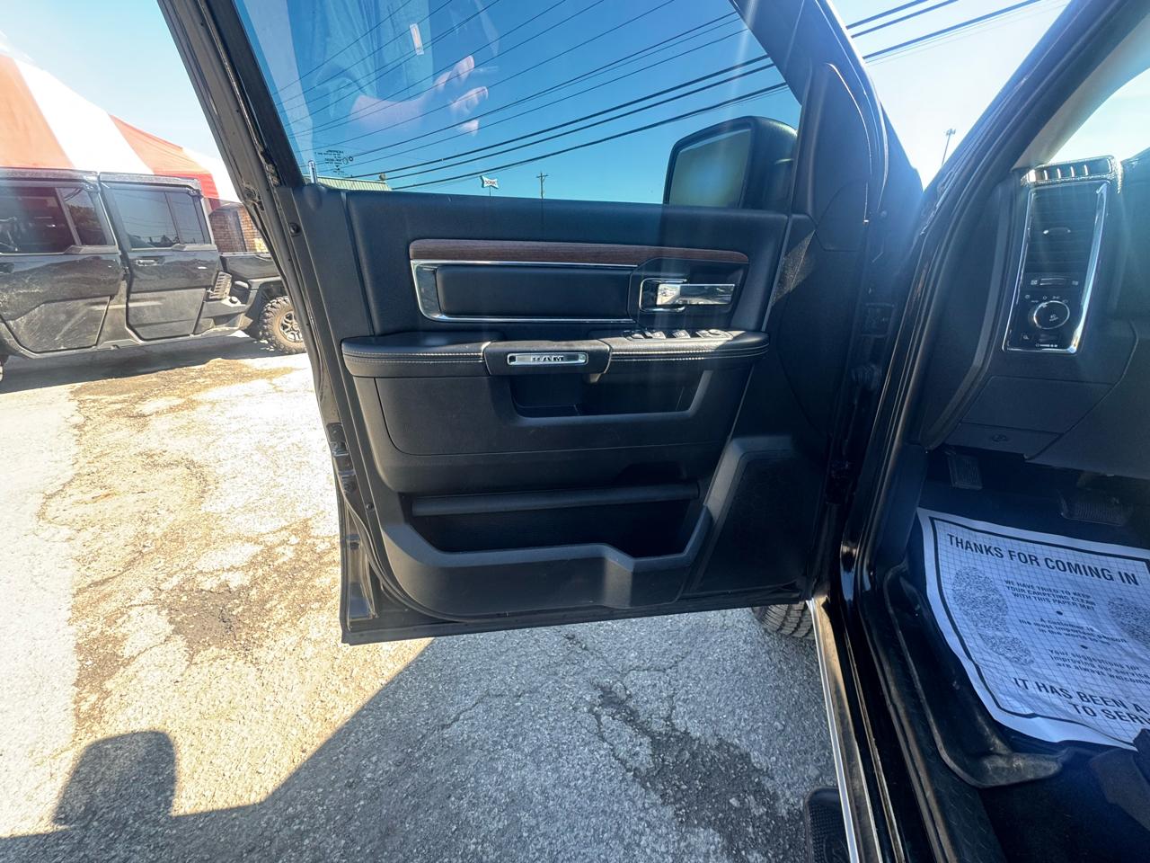 RAM 1500 4WD Crew Cab 140.5" Laramie 2014