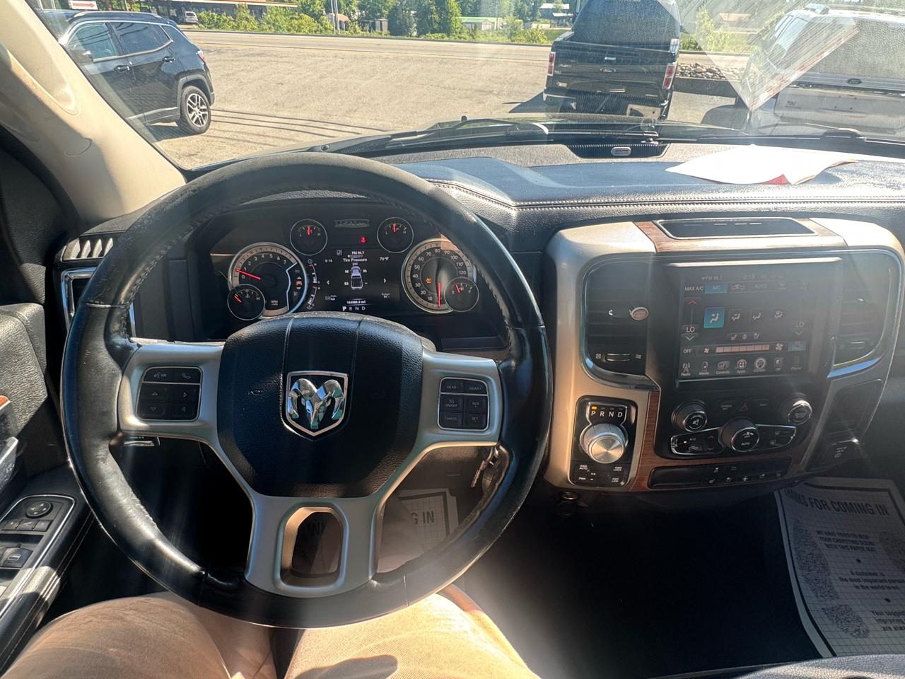 RAM 1500 4WD Crew Cab 140.5" Laramie 2014