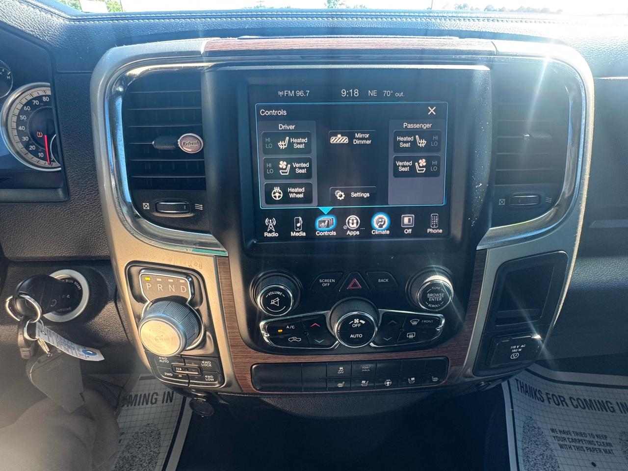 RAM 1500 4WD Crew Cab 140.5" Laramie 2014