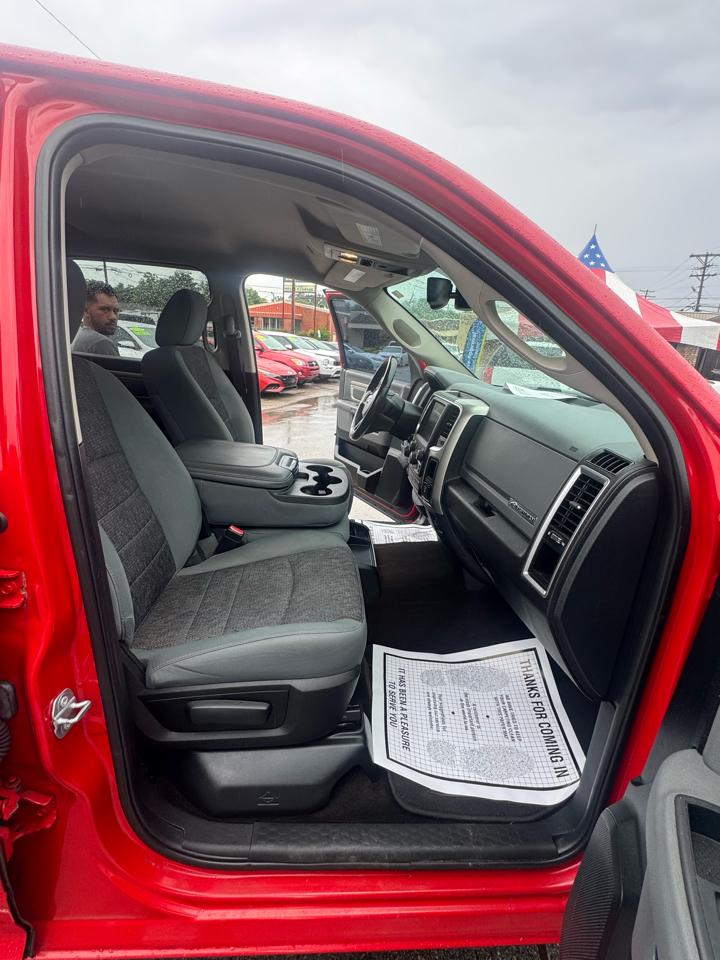 RAM 1500 Big Horn 4x4 Crew Cab 5'7" Box 2017