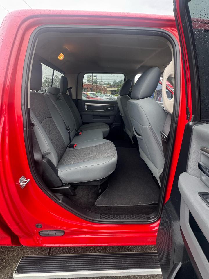 RAM 1500 Big Horn 4x4 Crew Cab 5'7" Box 2017
