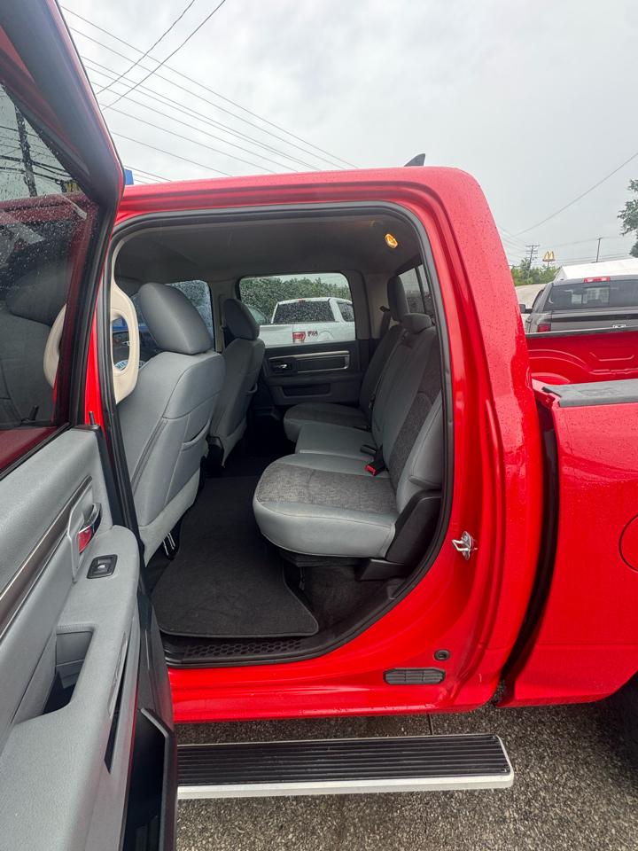 RAM 1500 Big Horn 4x4 Crew Cab 5'7" Box 2017