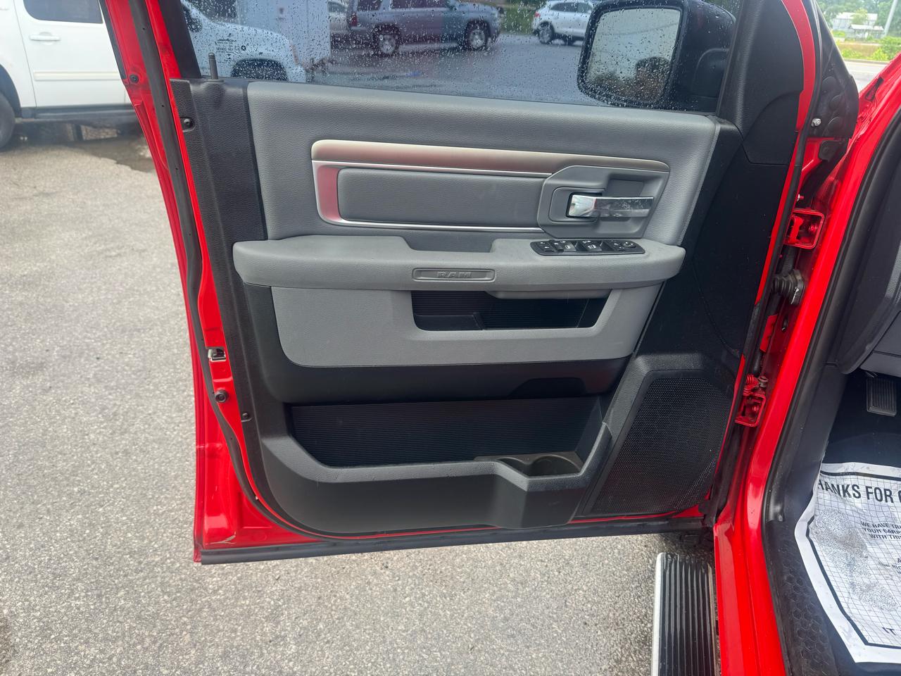 RAM 1500 Big Horn 4x4 Crew Cab 5'7" Box 2017