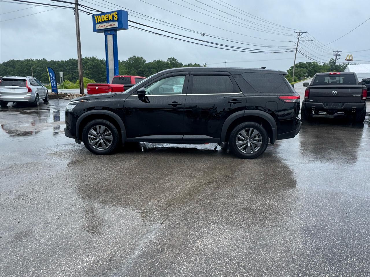 Nissan Pathfinder S 2WD 2022