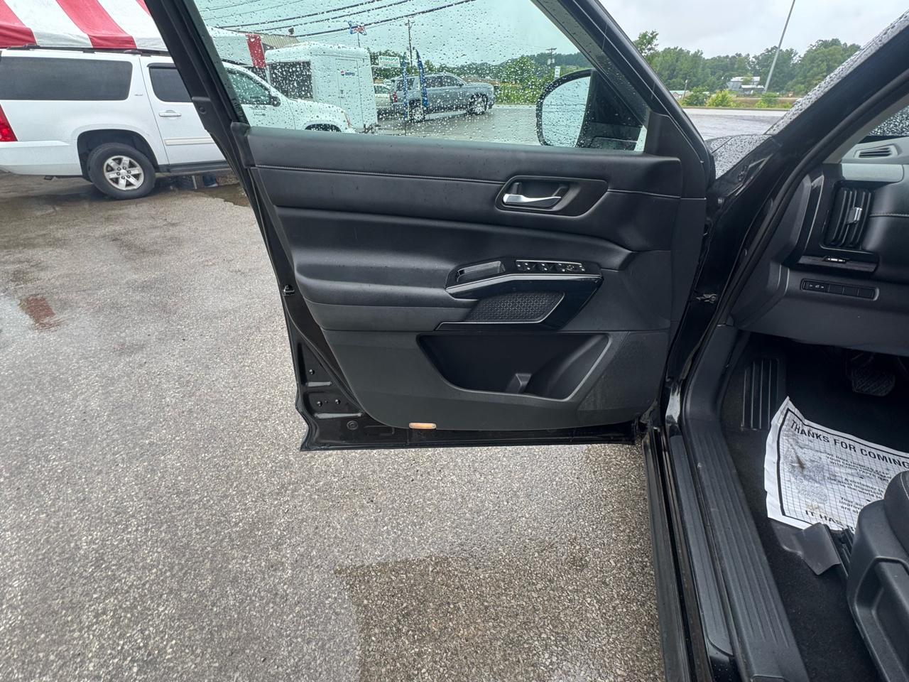 Nissan Pathfinder S 2WD 2022