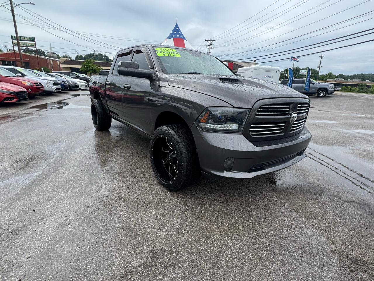 RAM 1500 4WD Crew Cab 140.5" Sport 2015