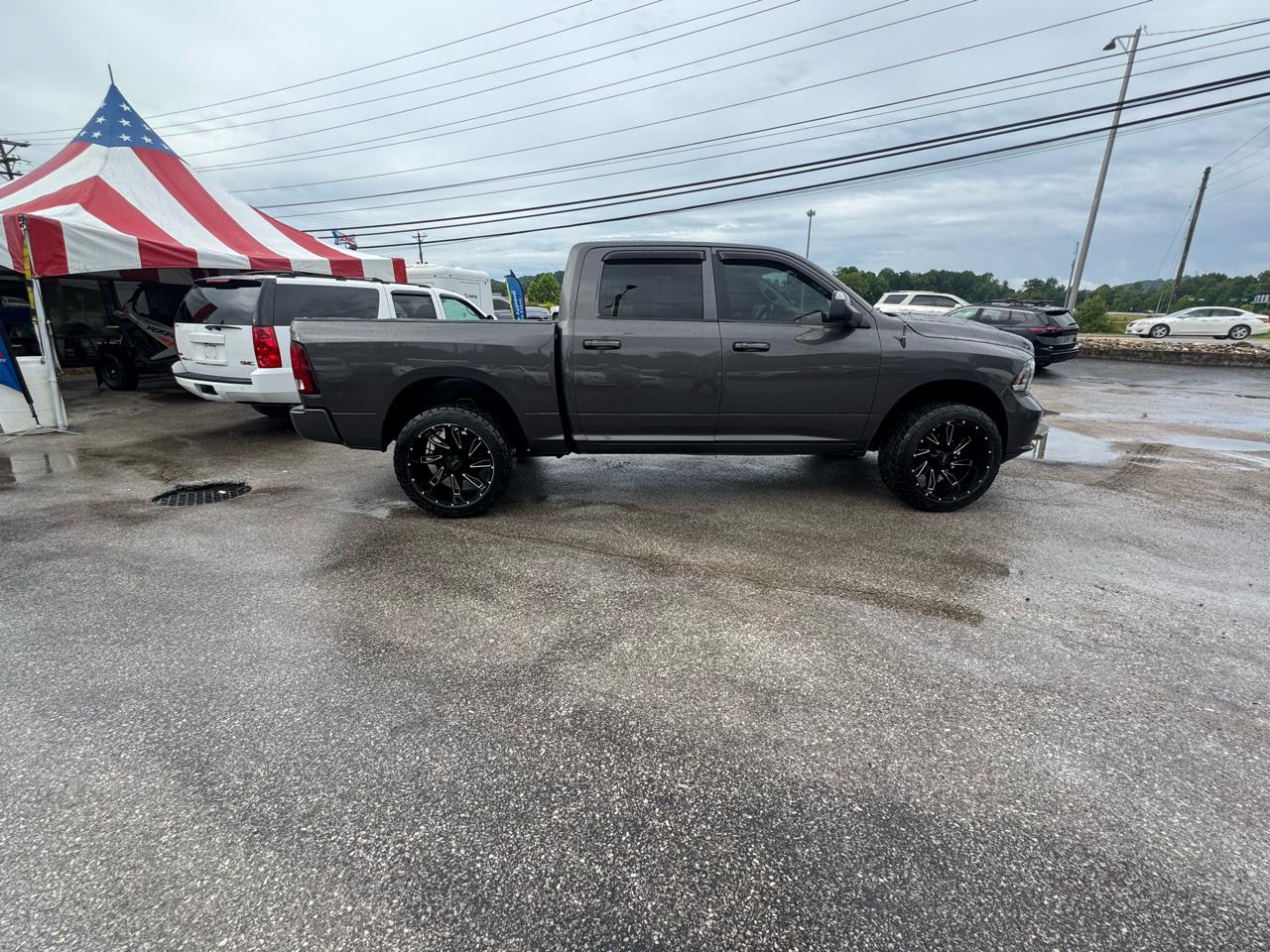 RAM 1500 4WD Crew Cab 140.5" Sport 2015