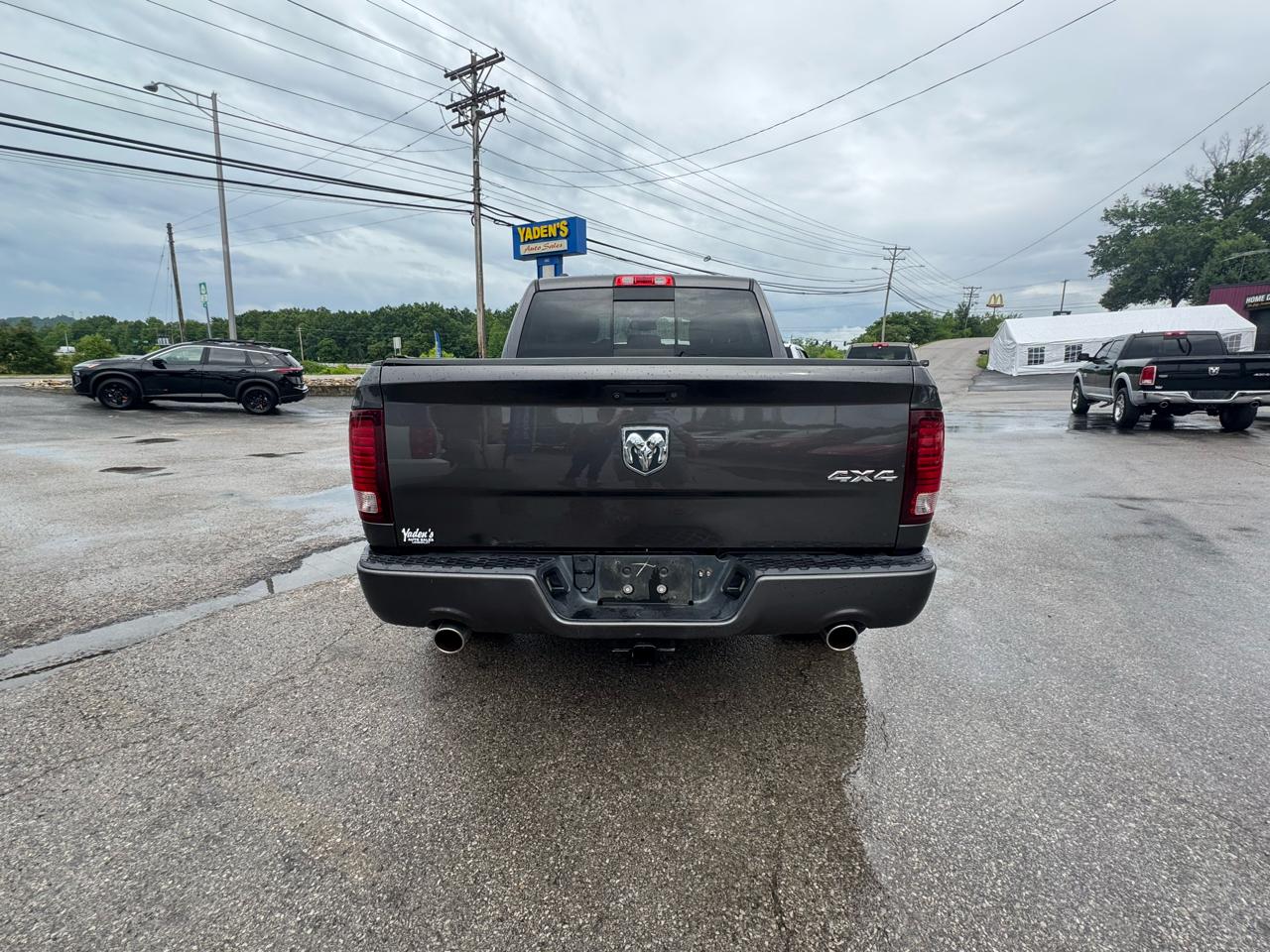 RAM 1500 4WD Crew Cab 140.5" Sport 2015