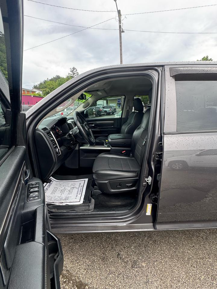 RAM 1500 4WD Crew Cab 140.5" Sport 2015
