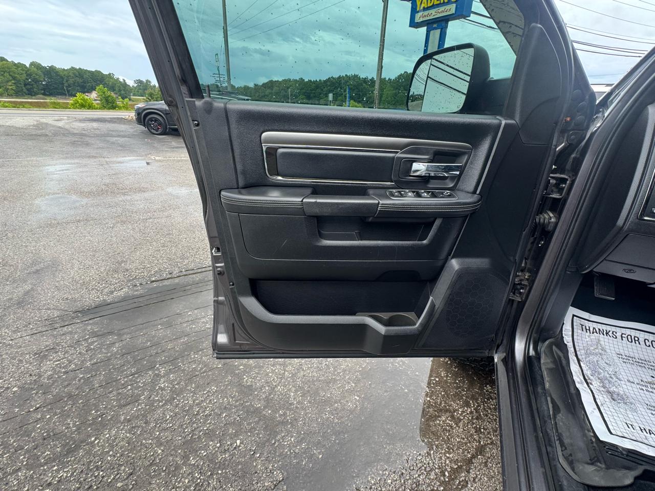 RAM 1500 4WD Crew Cab 140.5" Sport 2015