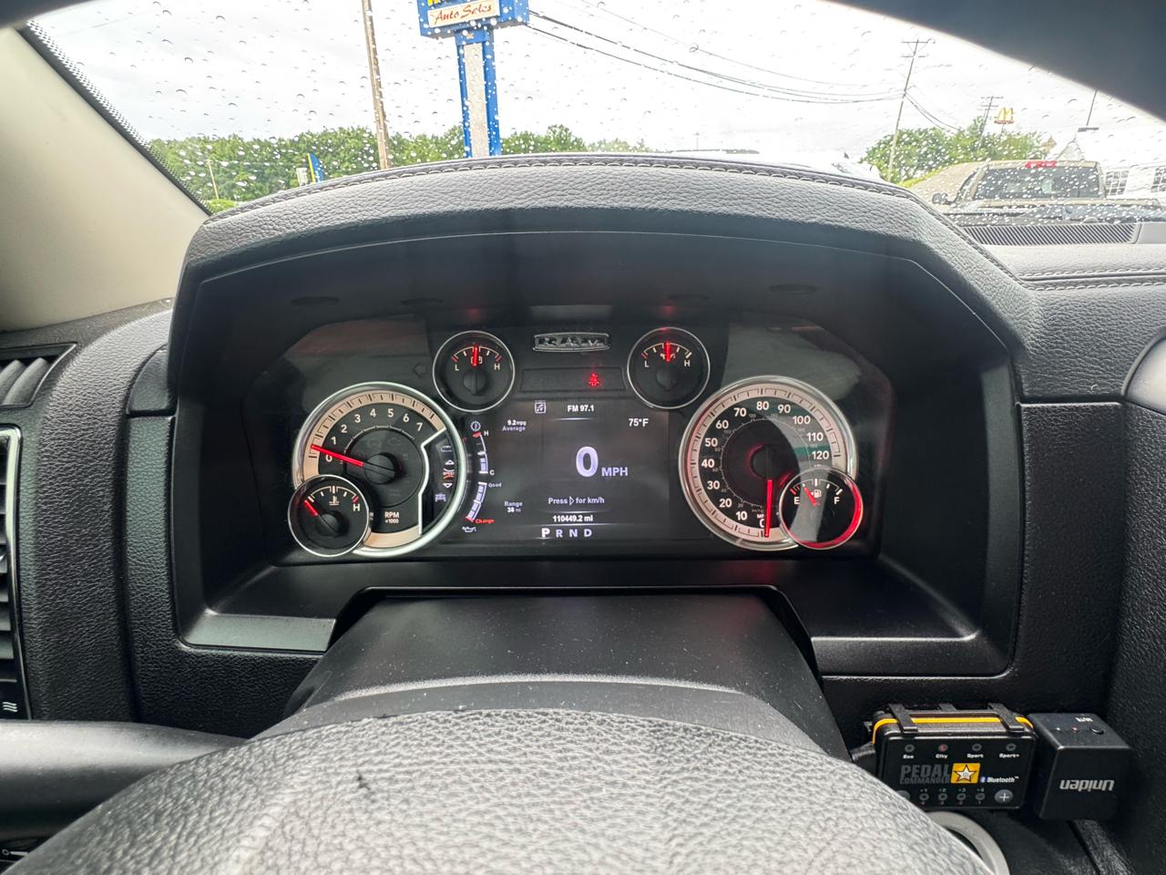 RAM 1500 4WD Crew Cab 140.5" Sport 2015