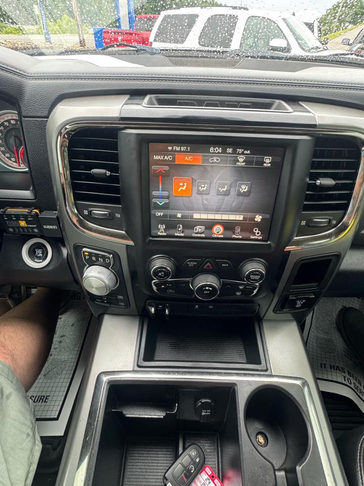 RAM 1500 4WD Crew Cab 140.5" Sport 2015