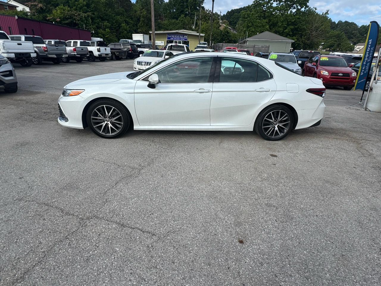 Toyota Camry XLE Auto (Natl) 2022
