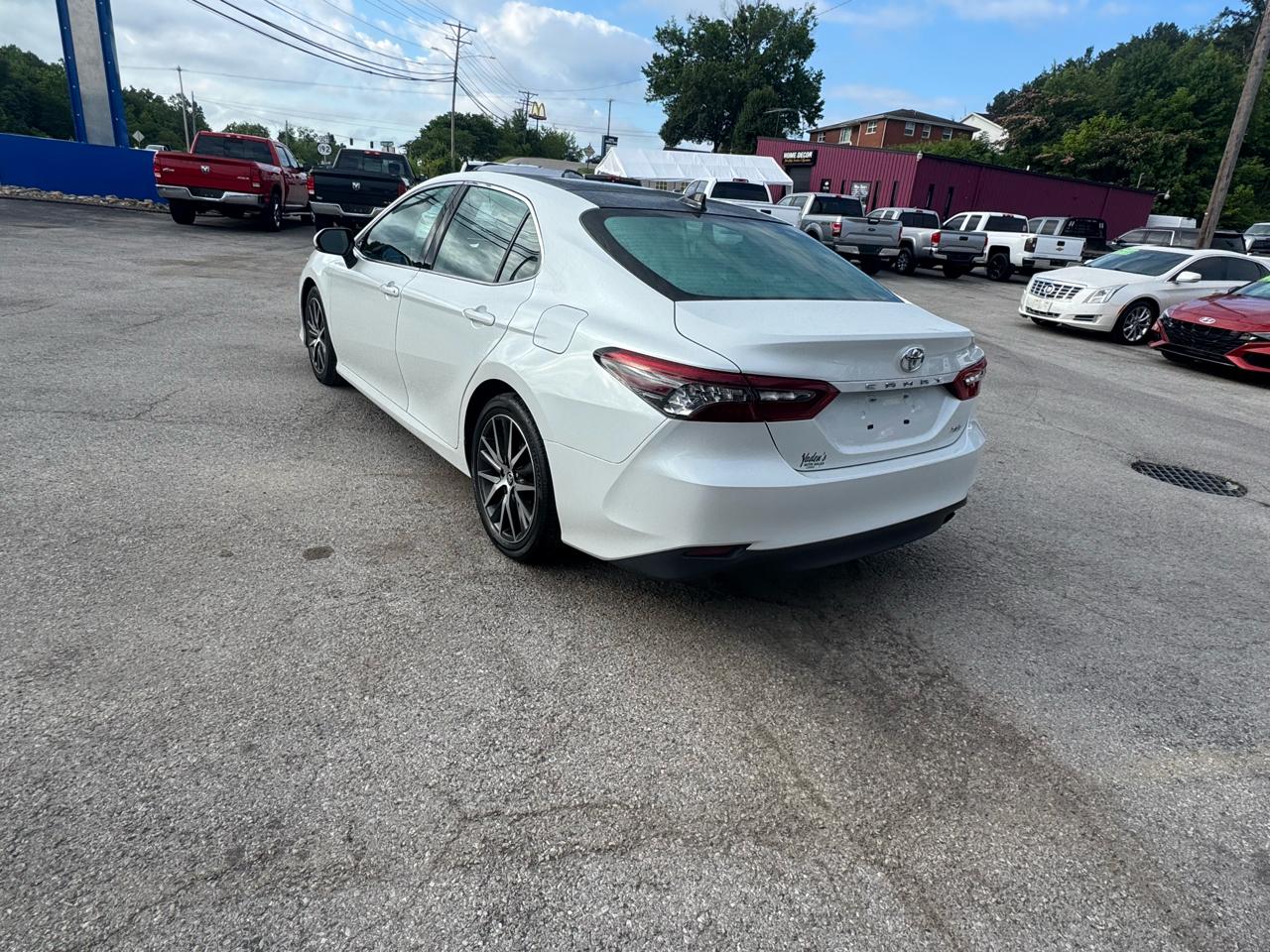 Toyota Camry XLE Auto (Natl) 2022