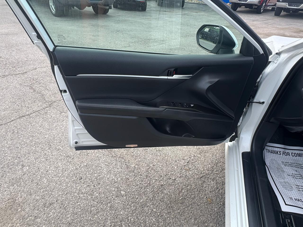Toyota Camry XLE Auto (Natl) 2022