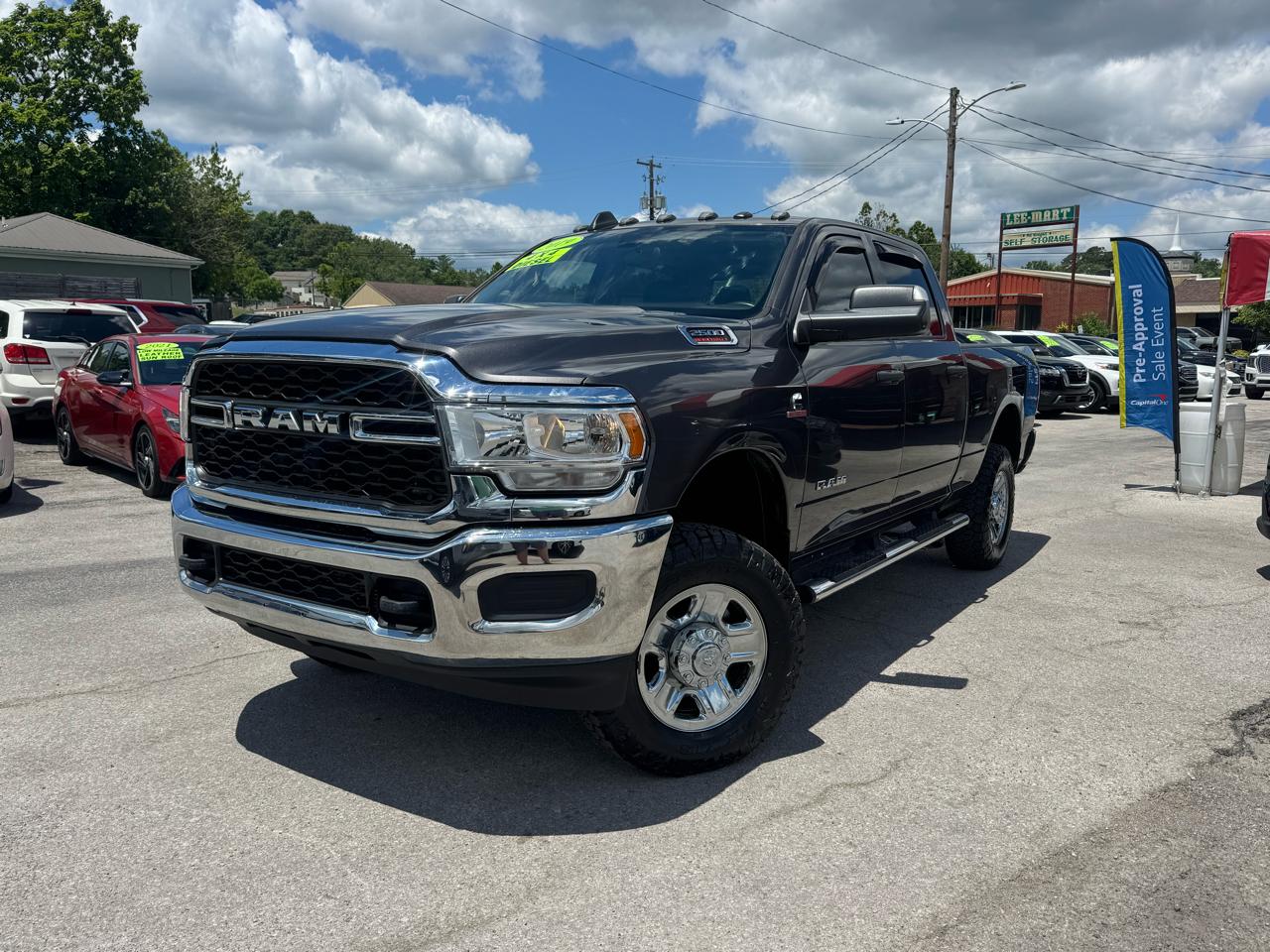 RAM 2500 Tradesman 4x4 Crew Cab 6'4" Box 2019