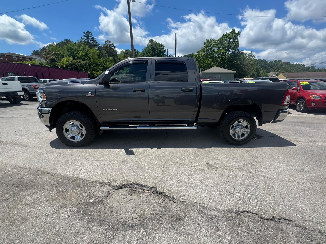 RAM 2500 Tradesman 4x4 Crew Cab 6'4" Box 2019